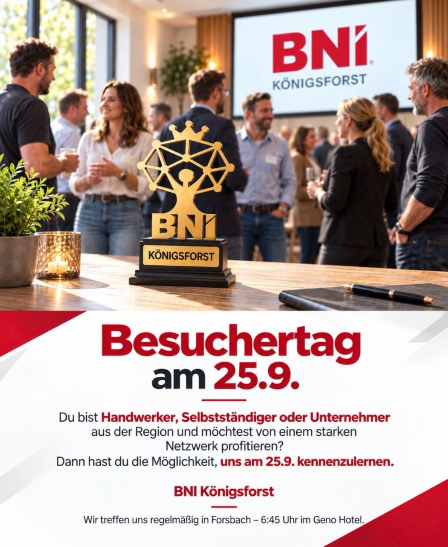 Eine Gruppe von Menschen steht mit Kaffeetassen und Gebäck um einen Tisch herum. Im Vordergrund ist eine goldene BNI-Königforst-Trophäe ausgestellt. Ein Text kündigt eine Besucherveranstaltung am 25. September für lokale Fachleute an.
