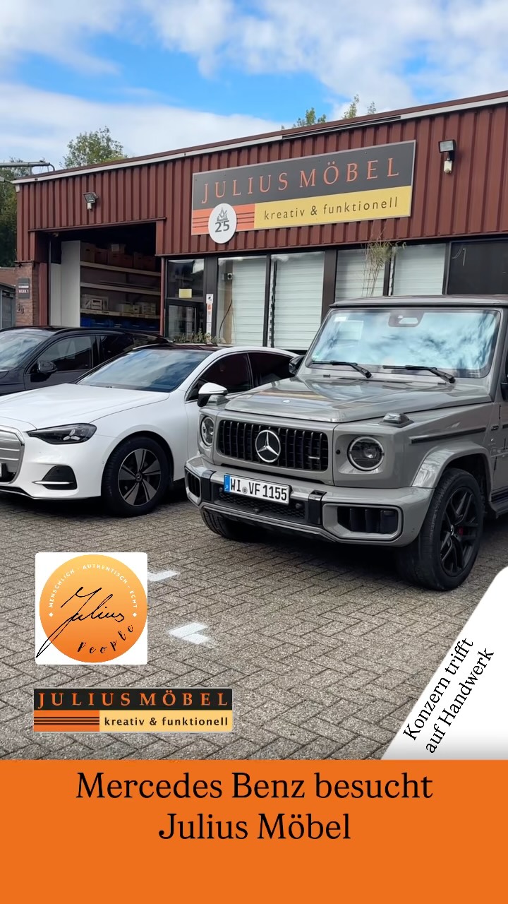 Vor der Werkstatt von Julius Möbel standen ein grauer Mercedes-Benz G-Wagen und ein weißer Audi.