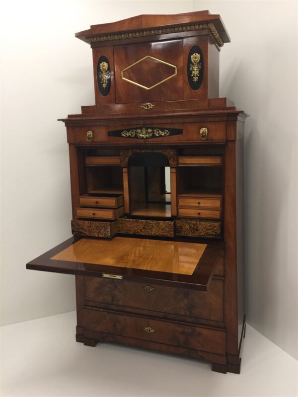 Biedermeier-Sekretär nach der Restauration durch die Tischlerei für Siegburg