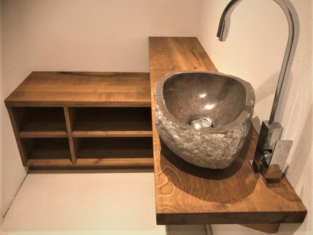 Badezimmer aus massiver Risseiche, Maßmöbel von der Tischlerei für Hennef