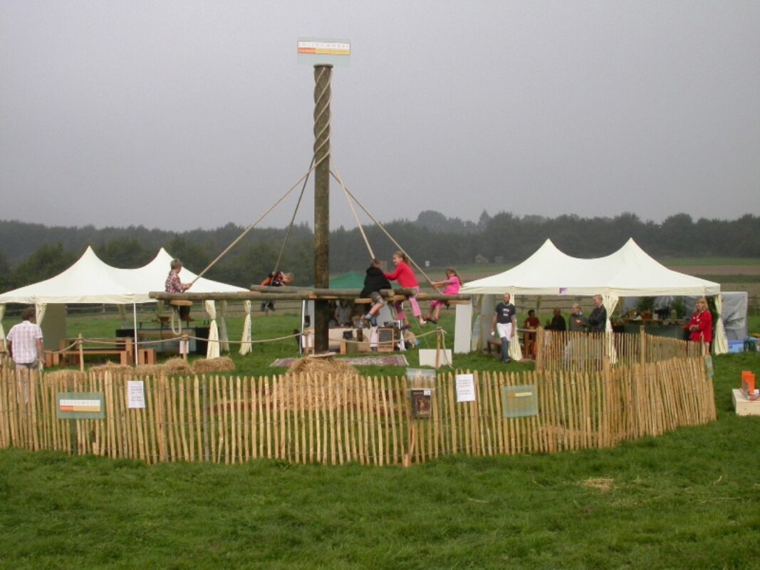 Spartanisches Holzkarussell von Julius Möbel im Freilichtmuseum Lindlar
