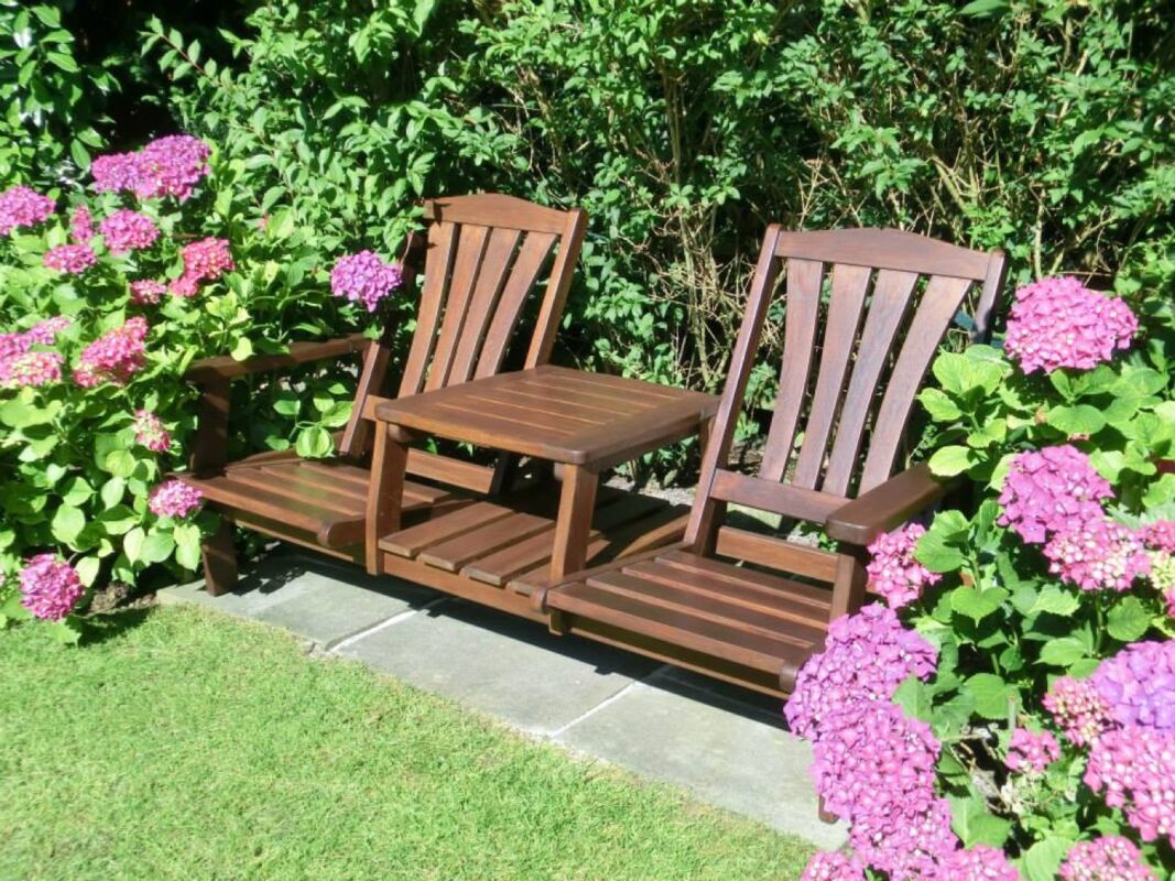 Nachgebaute Massivholz-Gartenbank vom Schreiner für Ruppichteroth